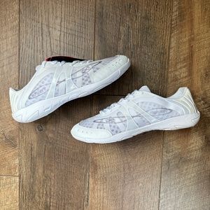 NEW Nfinity Vengenance Cheer Shoes with case Size 8